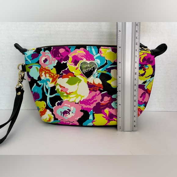 Betsy Johnson Cosmetic Bag / Wristlet - Floral, Black & White - Picture 13 of 13
